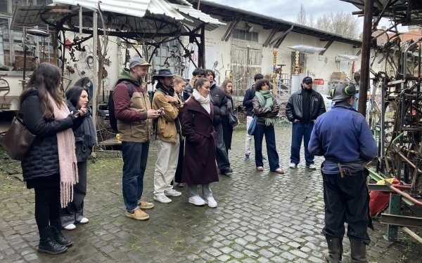 ENSEIGNEMENT] Vie d'ateliers de projet en cycle master de l'Ecole nationale supérieure d'architecture de Nancy
🚌 Visites d'études à Strasbourg pour les étudiants et étudiantes de l' Atelier de projet Groupe Action Maquette en 1re année de cycle master encadré par Nicolas Depoutot, architecte, maître de conférences Domaine d'études Architecture Théorie et critique (ATC) avec Camille Tourneux, architecte et enseignant.
💡Journée dédiée à « l’imaginaire en action et en démonstration » accueil à la Basse Cour des Miracles - ateliers d’artistes au Port du Rhin, passage au Studium - learning center à l'Esplanade, visite de l’imprimerie Papier Gâchette derrière la gare et immersion au musée Vaudou.
#ecolearchi #enseignementsuperieur #teamarchi #architecture #atelierdeprojet