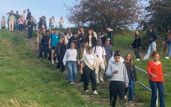 [VOYAGE D'ETUDES] - C'est la pause pédagogique à l' @ecolearchinancy , l'occasion de revenir sur certaines séquences pédagogiques de la rentrée. 
Retour sur le voyage d'études des étudiants en 3e année de cycle Licence de l' Ecole Nationale Supérieure d'Architecture de Nancy fin septembre à la découverte de l'architecture de Breda (Pays-Bas) puis d'Anvers (Belgique) dans le cadre de l'enseignement "Initiation au Projet urbain" encadré par Marc Verdier avec Agnès Hausermann, Simon Metz, Antoine Steck, Raphaël Cayre, Guillaume Angster, Camille Cuchet et Régis Wojciechowski
Cet enseignement s’inscrit explicitement dans les problématiques et les questionnements engagés dans l’horizon de la Ville Durable. Travail à différentes échelles : du territoire et des aires urbaines, aux quartiers et îlots permettant d'allier à la fois un niveau de débat et de méthodologie à un exercice de conception. 

#teamarchihi #enseignementsuperieur #voyage #architecture #urbanjourney #ecolearchi #projeturbain