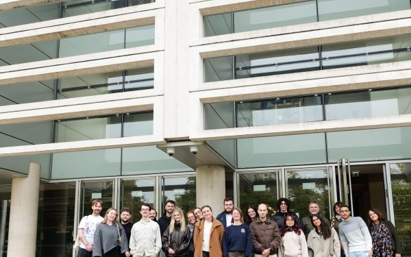 [RELATIONS INTERNATIONALES / WORKSHOP] L'école nationale supérieure d'architecture de Nancy accueille cette semaine l'édition 2025 de 𝗥𝗲-𝗙𝗔𝗖𝗧 𝗜𝗻𝘁𝗲𝗿𝗻𝗮𝘁𝗶𝗼𝗻𝗮𝗹 𝗪𝗼𝗿𝗸𝘀𝗵𝗼𝗽 𝗼𝗻 𝗶𝗻𝗱𝘂𝘀𝘁𝗿𝗶𝗮𝗹 𝗵𝗲𝗿𝗶𝘁𝗮𝗴𝗲 et reçoit des étudiants et étudiantes avec leurs enseignants de l'Université Méditerranéenne Reggio calabria (Italie), de la Hochschule für Technik und Wirtschaft des Saarlandes (Allemagne), et de la South East Technological University de Waterford (Irlande) pour réfléchir sur la transformation du patrimoine issu de l'activité verrière et cristallière de Saint-Louis-lès Bitche en Moselle. Cette édition a été préparée par Aurélie Husson et Elise Pagel-Prévoteau, architectes, maîtresses de conférences à l'ENSA Nancy.
🔎 https://www.nancy.archi.fr/fr/fr-refact2025-html.html
#Ecoledarchitecture #architecture #Teamarchi #patrimoineindustriel #EnseignementSuperieur #RelationsInternationales