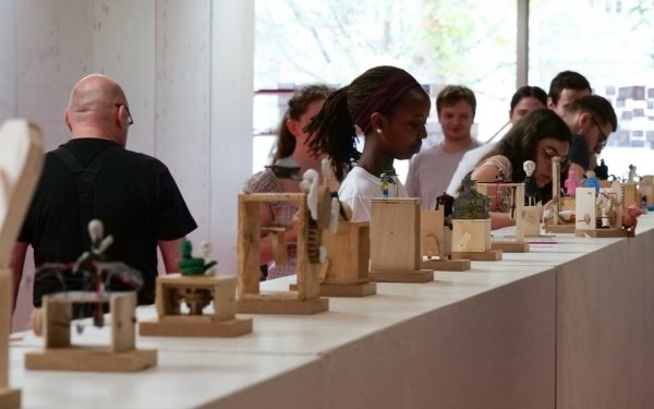 [ENSEIGNEMENT] Semaine de Restitutions de travaux d’étudiants à l'école d'architecture de Nancy : 

- Représentation du paysage, pour les étudiants en deuxième année de Cycle Licence. Enseignement encadré par Ethel Buisson et Claude Valentin.

- Atelier conception plastique "Machins Machines : "Gothique, gore, goules et vampires", pour les étudiants en deuxième année de Cycle Licence. Enseignement encadré par Antoine Carolus.

- Atelier de projet "Ici & Maintenant", pour les étudiants en première année de Cycle Master. Enseignement encadré par Cécile Demange.

- Atelier "Transition - Transformation", pour les étudiants en première année de Cycle Master. Enseignement encadré par Anne Schéou.

- Atelier "Structurer pour habiter", pour les étudiants en troisième année de Cycle Licence. Enseignement encadré par Nadège Bagard et Mathieu Fucks.

#architecture #enseignementsupérieur #étudesarchitecturales #teamarchi @culture_gouv