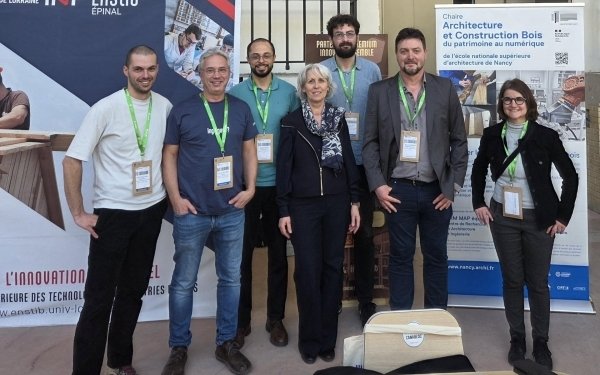 L'Ecole Nationale Supérieure d'Architecture de Nancy est présente au 15e @forumboisconstruction au Grand Palais à Paris jusqu'à demain pour présenter notamment la Chaire partenariale d'enseignement et de recherche Chaire Architecture et Construction Bois du Patrimoine au Numérique
📍 Rendez-vous au standE30 - Grand Palais 
Mercredi 25 février, étaient présents pour l'Ecole Nationale Supérieure d'Architecture de Nancy Gaëlle Perraudin - directrice, Francine Aubry-Bégin - présidente du conseil d'administration, Victor Fréchard, responsable scientifique de la Chaire Architecture bois construction, Mathis Riga - doctorant au MAP-CRAI, Anxhelo Bici, Chargé des chaires partenariales et de la veille scientifique au service recherche aux côtés de Laurent Bléron - directeur de l' @enstib_communication Ecole Nationale Supérieure des Technologies et Industries du Bois et Bruno Carron - directeur de Charpente Houot
🔎 Cette chaire a pour objectif de valoriser les potentiels du matériau bois, stratégique par son caractère renouvelable et recyclable ainsi que par sa contribution à la lutte contre les changements climatiques. Présentation des projets en cours, rencontres avec les chercheurs, échanges sur de potentielles collaborations... 3 jours de forum FBC dont l'école est partenaire historique.
teamarchi #constructionbois #architecture #bois #enseignementsuperieur #recherche #innovationbois #environnement #Grandest