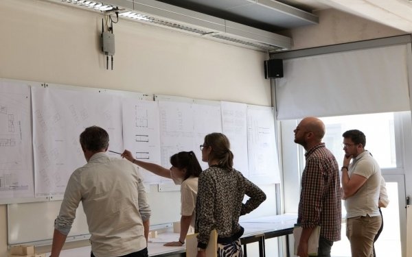 [ENSEIGNEMENT] 

Jury pour les ateliers de "Projet logement" des étudiants de 3e année de cycle Licence de l'@ecolearchinancy. 

Ils sont encadrés par les enseignants Responsables des ateliers : Nadège Bagard, Matthieu Fuchs / Manon Kern, Sylvain Sabau / Sébastien Rinckel, Rémi Rouyer.

#archinancy #ecolearchitecture #ecolearchinancy #architecture #enseignement #enseignementsup #enseignementsuperieur #projet #projetarchitecture 
@culture_gouv